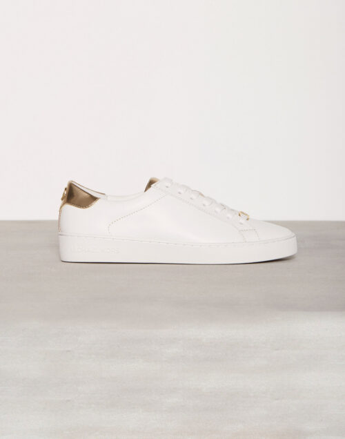 White tennis sneaker